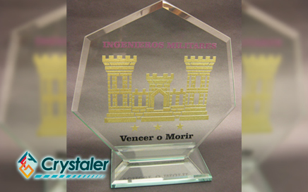 Placa conmemorativa en vidrio